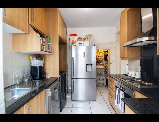 3 BEDROOM APARTMENT FOR SALE IN KEW